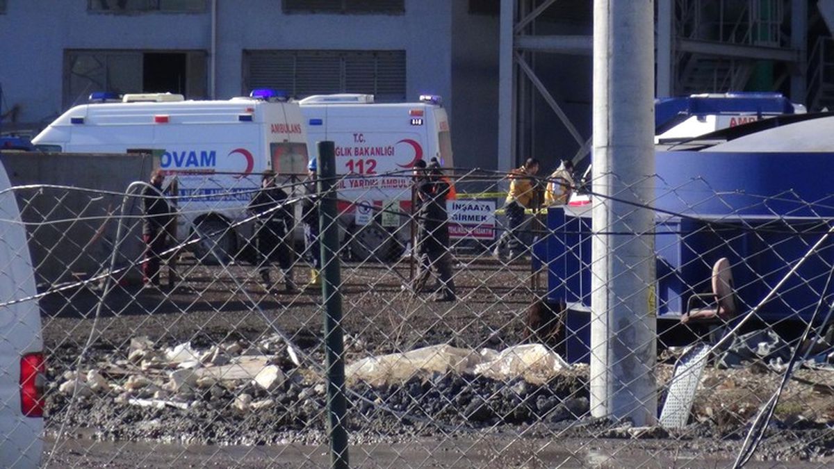 Fabrika'da Dehşet! Demirlerin Eritildiği Kazan Patladı: 1 Ölü, 15 Yaralı
