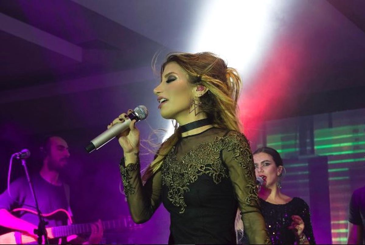 İrem Derici, Göğüslerine Silikon Taktırdı