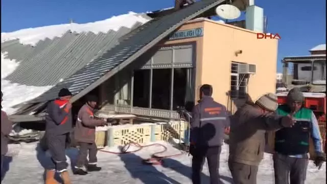 Isparta Şarkikaraağaç'ta Kardan Çatı Çöktü