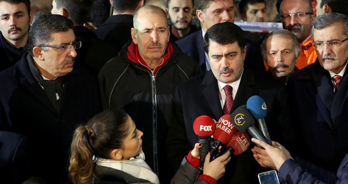 İstanbul Valisi Şahin: Çöken Binanın Çevresindeki 21 Bina Tahliye Edildi