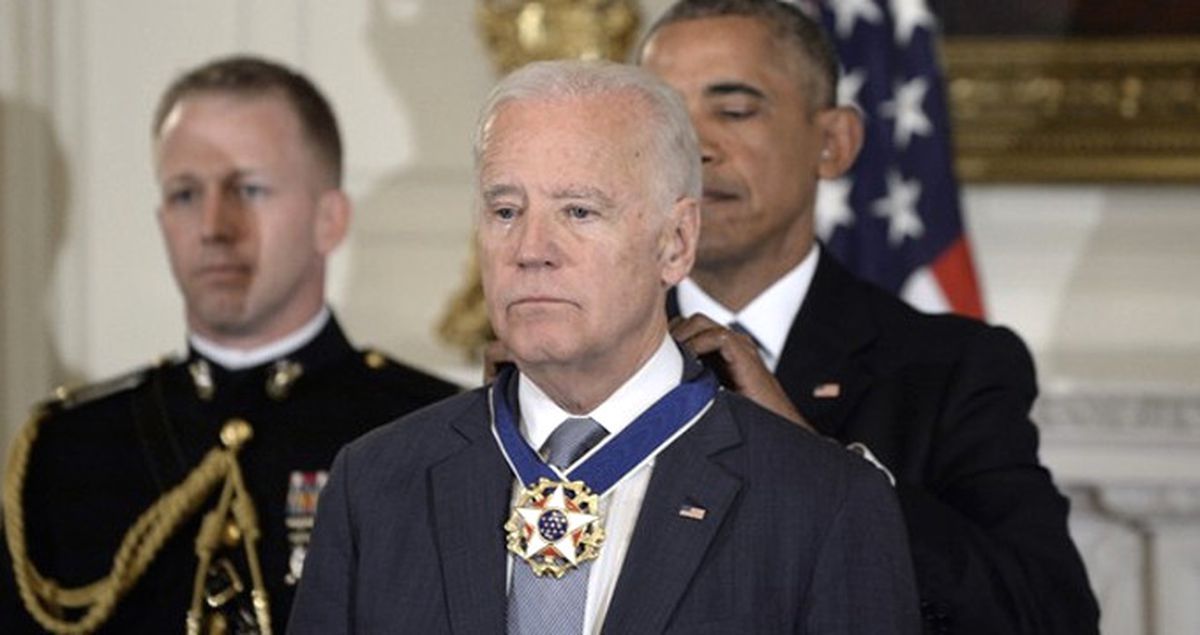 Obama, Yardımcısı Biden'a ABD'nin En Yüksek Madalyasını Verdi
