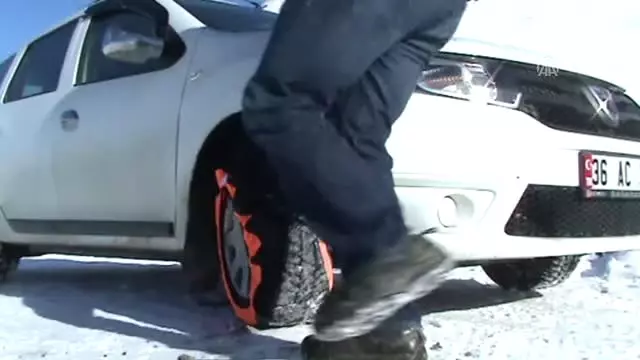 Sarıkamışlı Sürücüler 'Kar Çorabı' Ile Yollarda Sarıkamışlı Sürücüler 'Kar Çorabı' Ile Yollarda