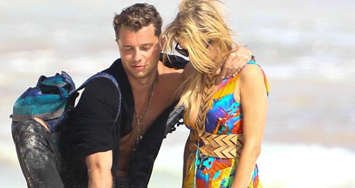 Rüzgarın Azizliğine Uğrayan Paris Hilton'un İç Çamaşır Giymediği Anlaşıldı