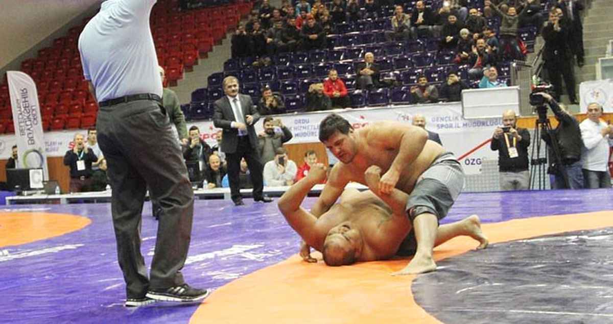 Başpehlivan Recep Kara, Asya Sumo Şampiyonunu Tuşla Yendi
