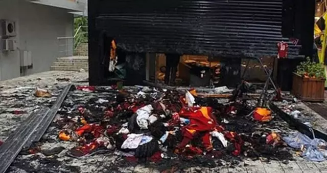 Fenerbahçelilerin Bağdat Caddesi'nde Yaktığı GS Store Kapatıldı