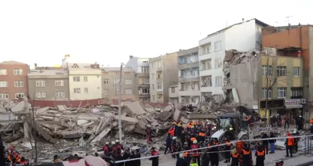 Havadan Görüntülerle Zeytinburnu'nda Enkaz Kaldırma Çalışması (2)
