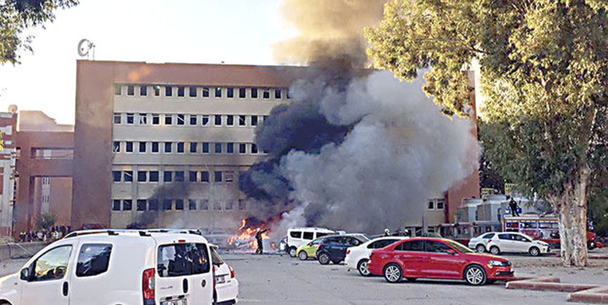 Kahraman Polis, Ölüme Meydan Okuyarak Bombalı Saldırıyı Çözdü