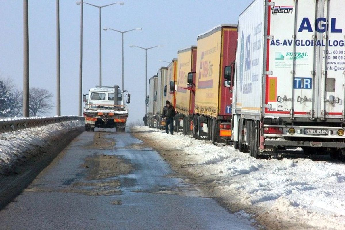 Kapıkule'de 'Kar' Kuyruğu Erimiyor! TIR'lar Sınırda Tedbir Amaçlı Bekletiliyor