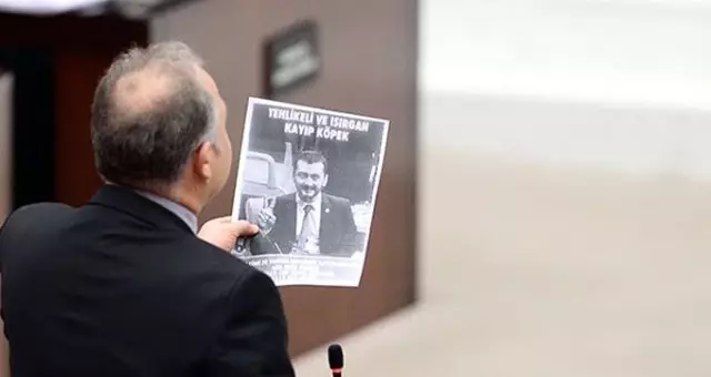 TBMM'de Afiş Skandalı! CHP'li Eren Erdem'e Hakaret İçeren Afişler Tepkilere Yol Açtı