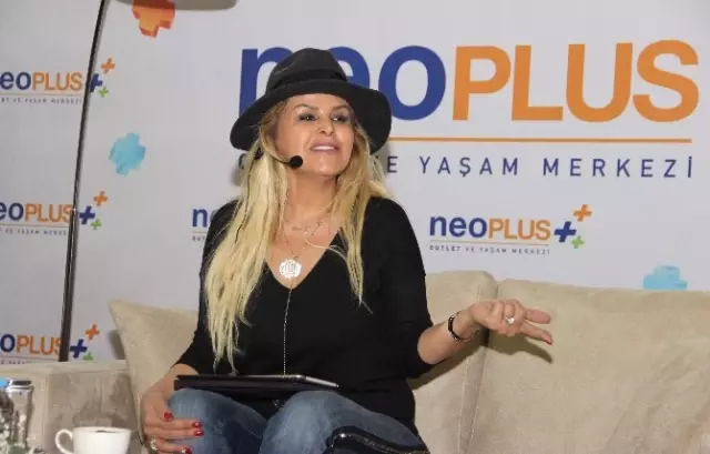 Ünlü Astrolog Nuray Sayarı Neoplus Outlet ve Yaşam Merkezi'nde