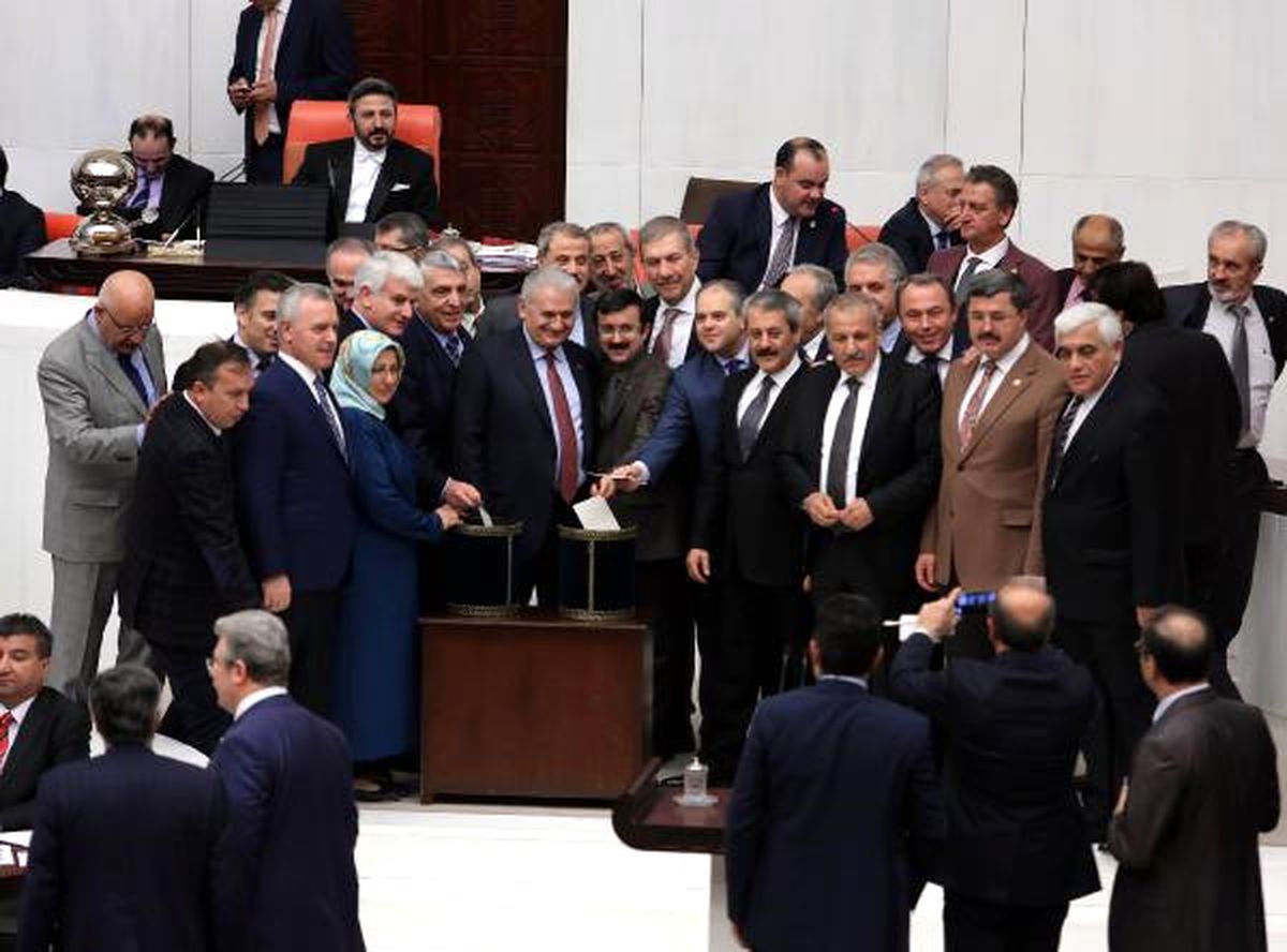 Anayasa Teklifinin 15'inci ve 16'ncı Maddesi Kabul Edildi