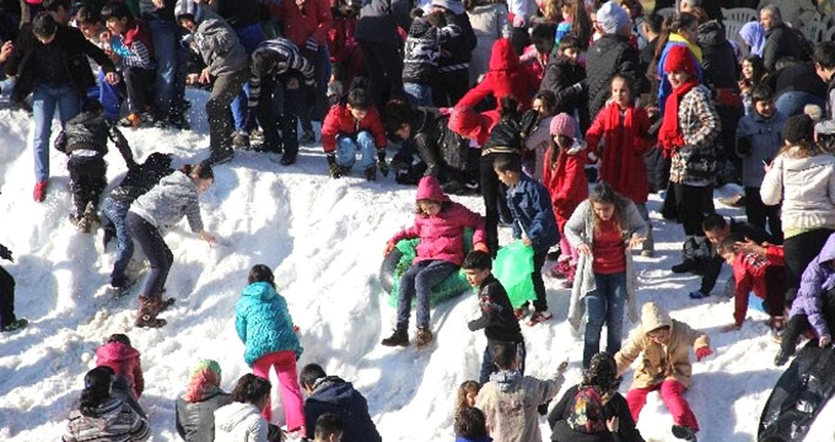Toros Dağları'ndan Adana'ya Kamyonlarla Kar Taşıdılar