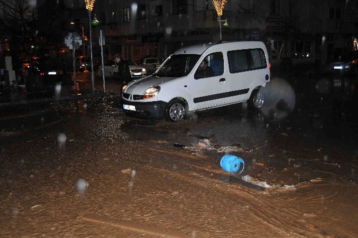 Çanakkale ve Ayvalık Sular Altında Kaldı