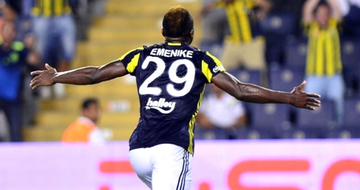 Fenerbahçe'de Emenike ve Van der Wiel, Maaşları Nedeniyle Takımdan Gitmiyor