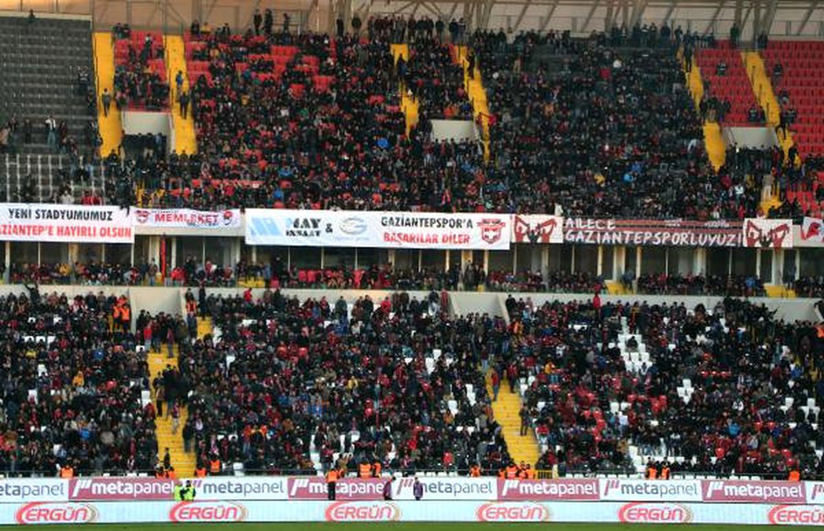 Gaziantep Stadyumu'ndaki İlk Maçı 7 Bin Seyirci İzledi