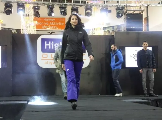Highway Avm'de Konser ve Defileye Büyük İlgi