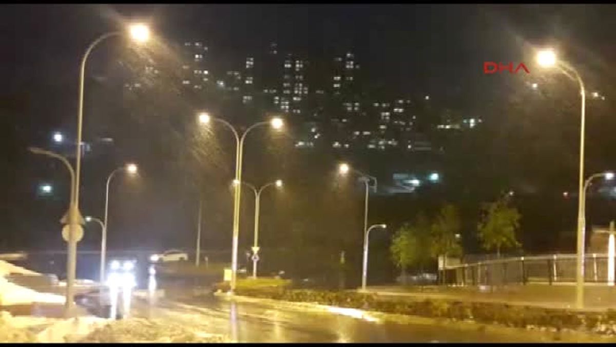Meteoroloji Uyarmaya Bile Fırsat Bulamadı: İstanbul'da Kar Sürprizi