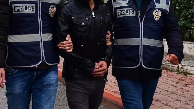 Mersin'de CHP Gençlik Kolları Yöneticilerine Duvar Yazısı Operasyonu