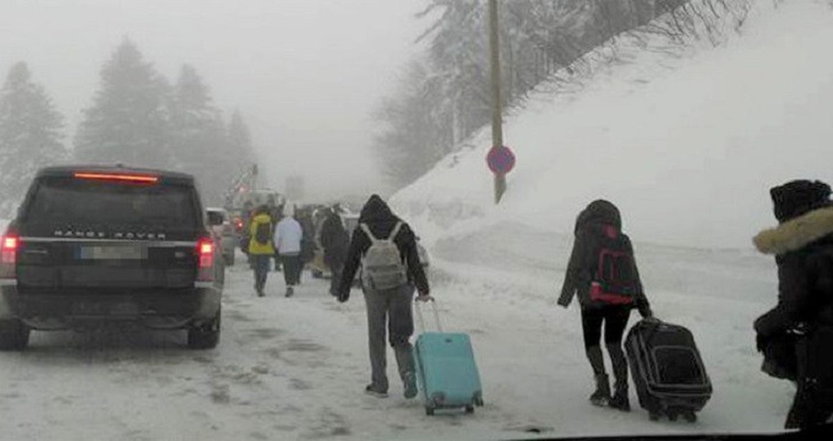 Tatilci Akını Uludağ'da Trafiği Kilitledi