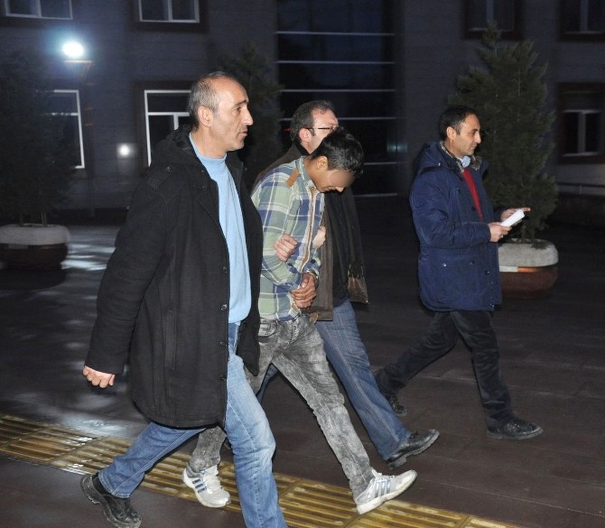 Kablo Hırsızlığından Tutuklanan Genç: 'Ben Şarkıcıyım, Beni Niye Çekiyorsunuz?'
