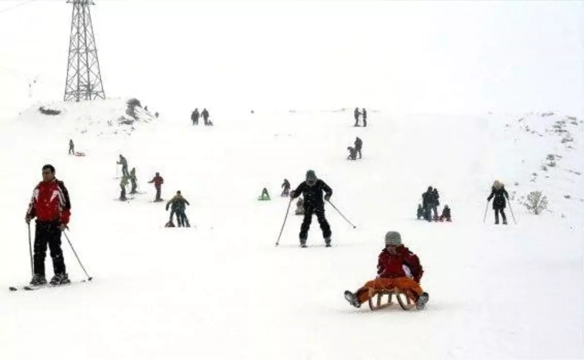 Küpkıran Kayak Merkezi'nde Hafta Sonu Yoğunluğu