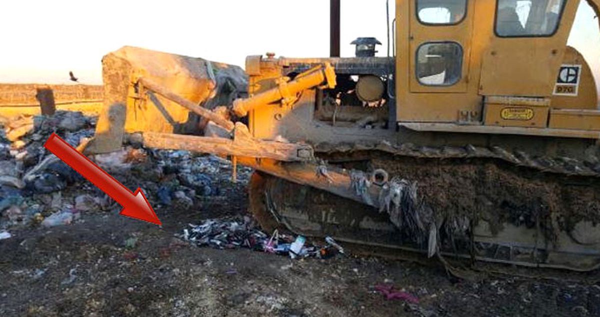 Kaçak Cep Telefonlarını İş Makineleriyle Ezerek İmha Ettiler