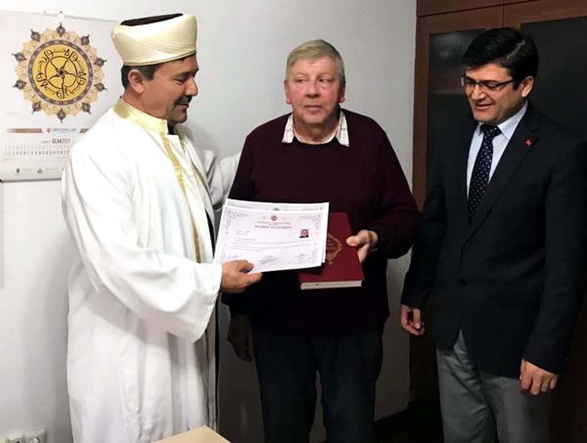 Bodrum Aşığı İngiliz, Müslüman Olup 'Harun' İsmini Aldı