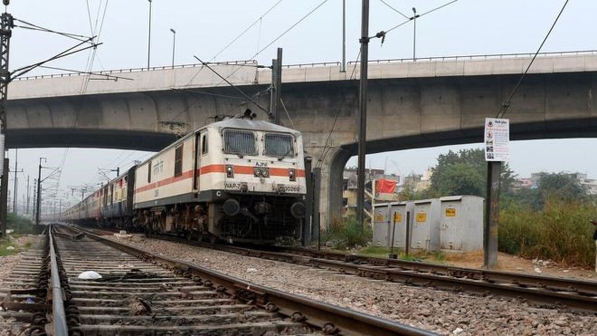Gençlerin Tren Raylarındaki Özçekim Merakı Faciayla Noktalandı