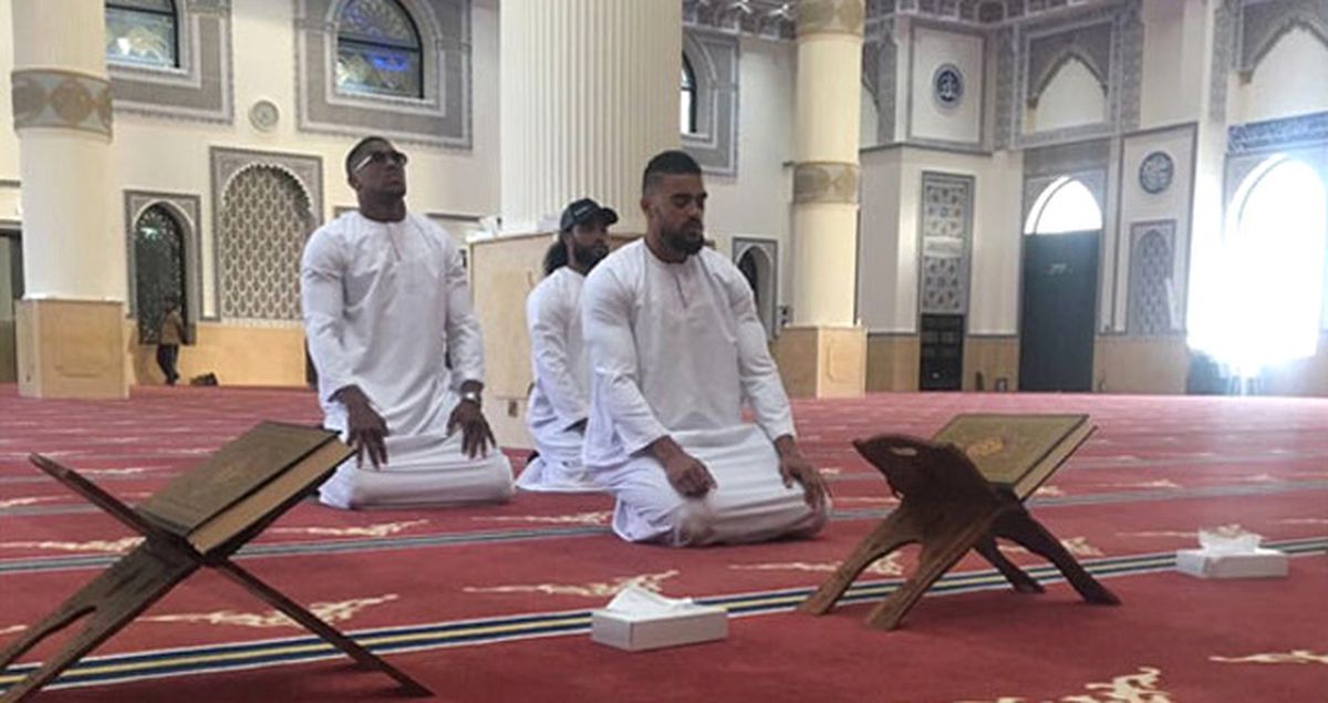 Britanyalı Boksörü Camide Görenler Çileden Çıktı: Sınır Dışı Edin