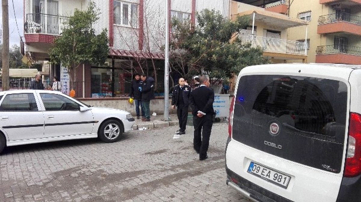 Kan Donduran Olay! Çocuklarının Gözü Önünde Kafasına Tornavida Sapladılar