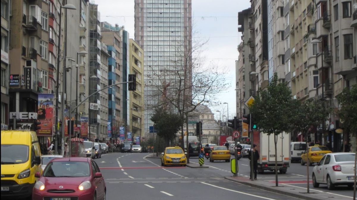 İstanbul'da Yarın Bazı Yollar Trafiğe Kapatılacak
