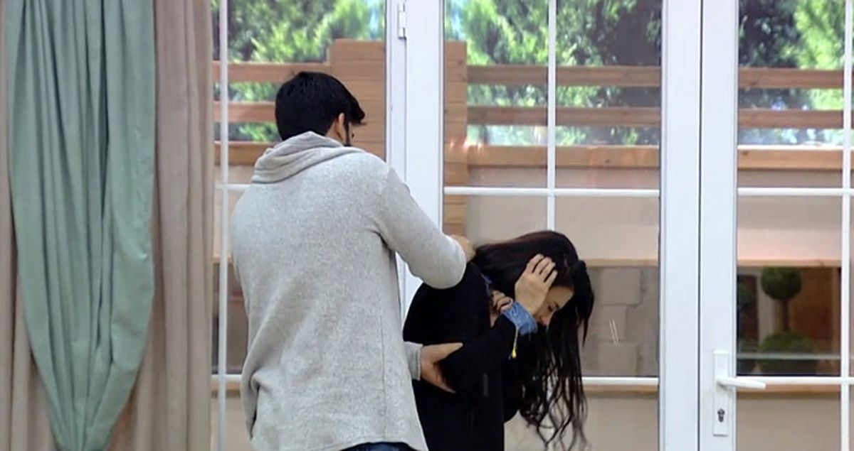 Kısmetse Olur'da Damat Adayı, Gelin Adayının Sırtında Yumurta Kırdı