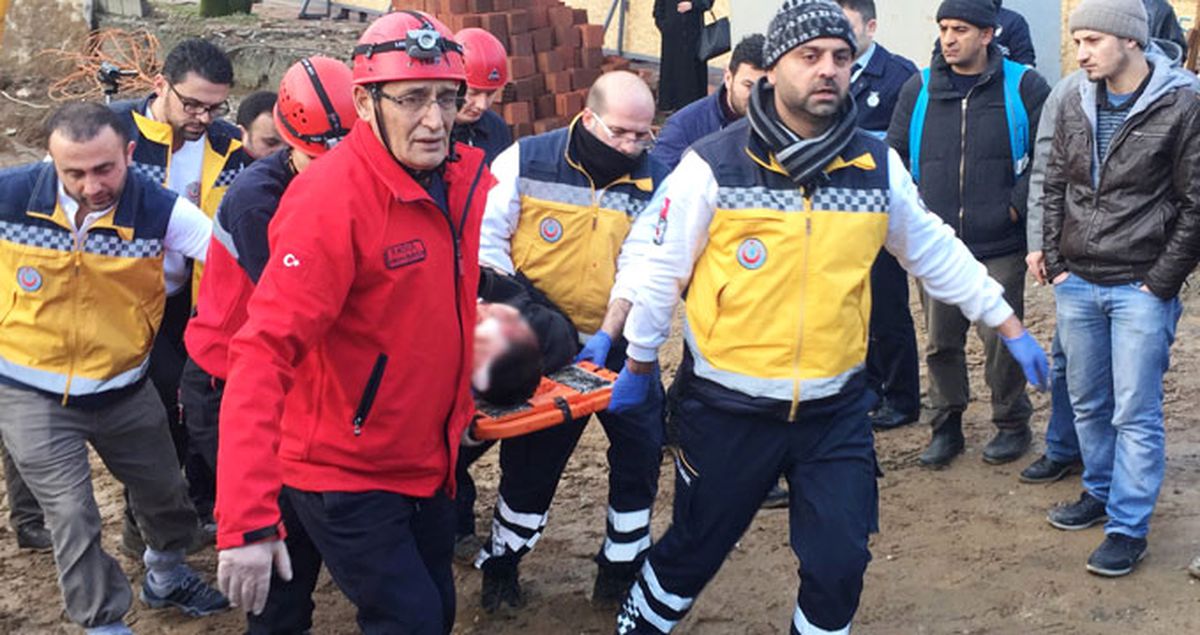 Evden Çıkarken ''Dikkatli Ol'' Dediği Oğlunu Trafik Kazasında Kaybetti