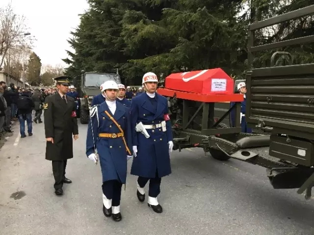 Bişkek'teki Kazada Ölen 2 Pilot 1 Teknisyen Son Yolculuklarına Uğurlandı Bişkek'teki Kazada Ölen 2 Pilot 1 Teknisyen Son Yolculuklarına Uğurlandı