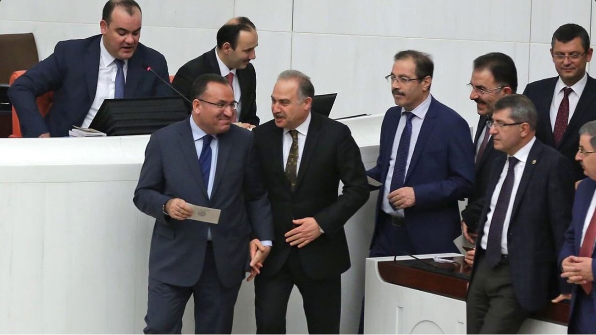 Kılıçdaroğlu, Bekir Bozdağ İle Levent Gök'ün Tartışılan Pozunun Hikayesini Anlattı