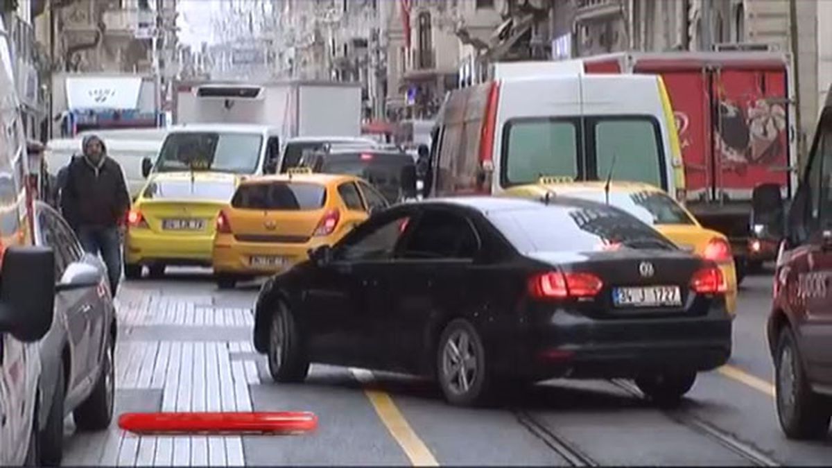 Nostaljik Tramvay Yolu Bakım Nedeniyle Kapatılınca, Taksim E-5'e Döndü