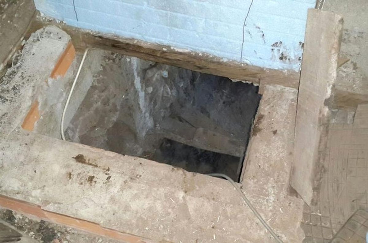 Rize'de Gizli Geçitle Ulaşılan 2 Kaçak Silah İmalathanesi Bulundu