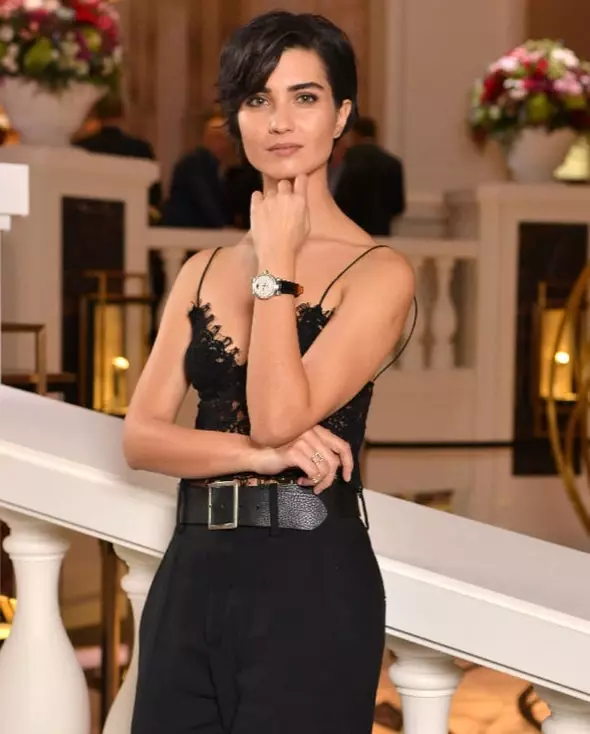 Tuba Büyüküstün, Yıldızlar Partisine Damga Vurdu Tuba Büyüküstün, Yıldızlar Partisine Damga Vurdu