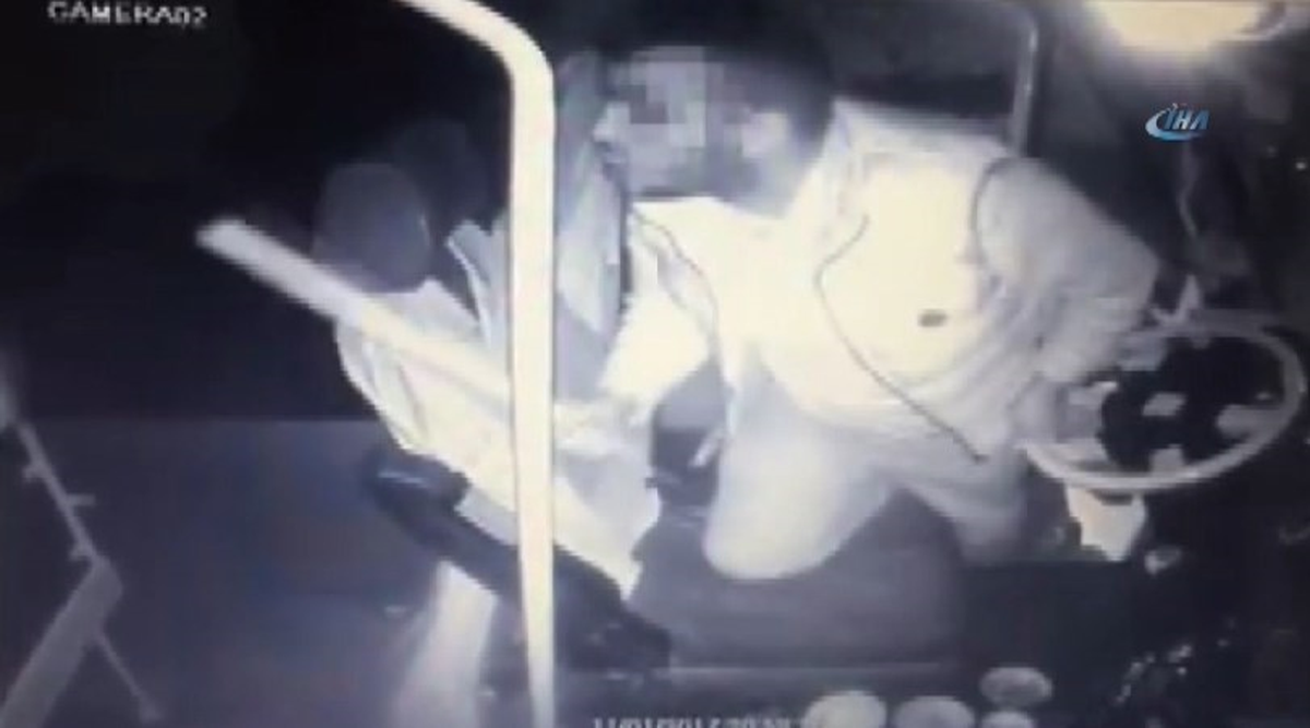 Minibüs Şoförüne Sopayla Saldıranlar, Çok Geçmeden Yakalandı
