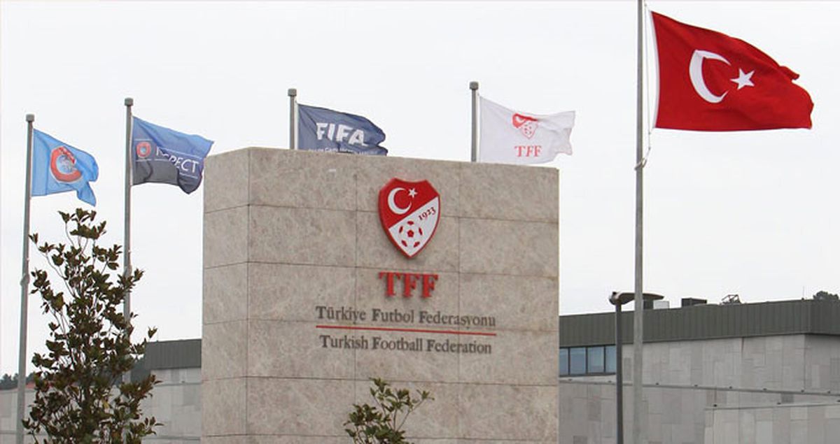 Beşiktaş ve Fenerbahçe Çirkin Tezahürat Nedeniyle PFDK'ya Sevk Edildi