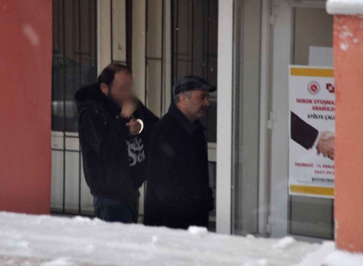 FETÖ'den Aranan Başsavcı Noterde Otomobilini Devrederken Yakalandı