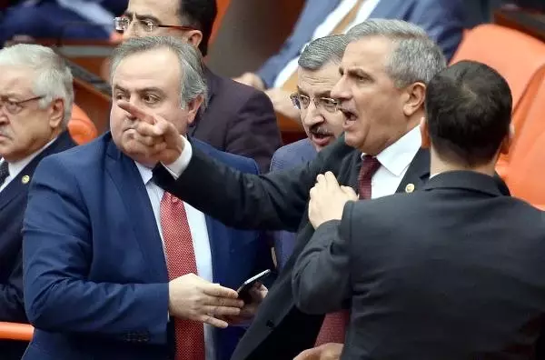 Meclis Oturumunda Bu Kez Erkek Vekiller Kavgası