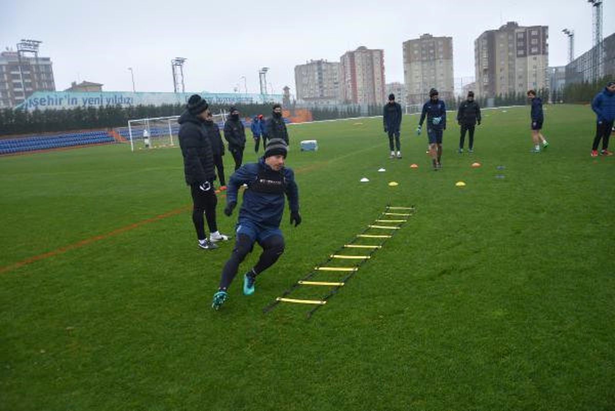 Medipol Başakşehir, Fenerbahçe Maçına Bileniyor