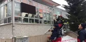 Konya'da Cami Girişindeki Çatı Çöktü