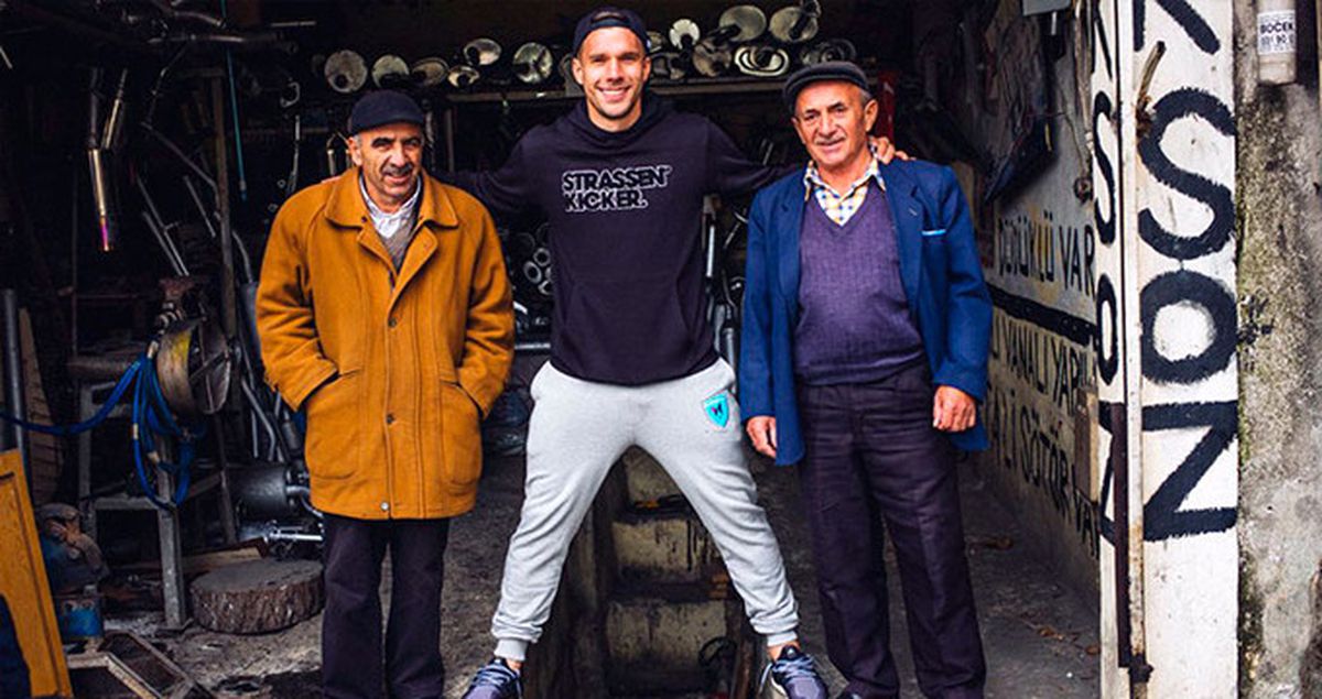 Transferi Gündemde Olan Podolski'nin Menajeri İstanbul'a Geldi