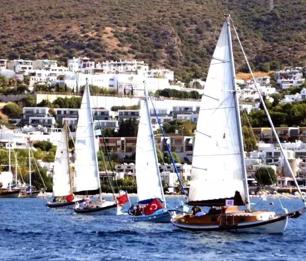 Bodrum'da Yat Yarışında Tekne Yan Yattı
