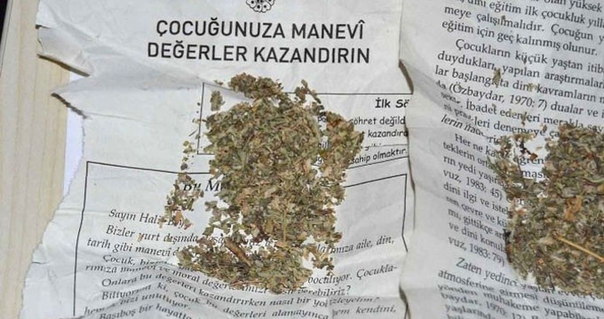 Zehir Tacirleri Çocuk Eğitimi Anlatan Kitapların Arasında Uyuşturucu Sattı