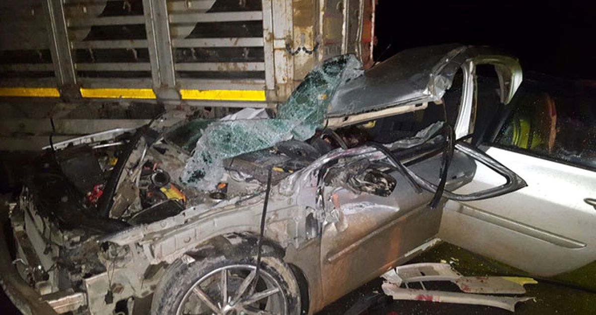 120 Kilometre Hızla TIR'a Çarpan Otomobilde Kız Öldü, Babası Ağır Yaralandı