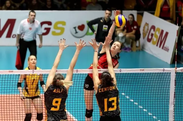 Vakıfbank, Galatasaray'ı 3-0 Mağlup Etti