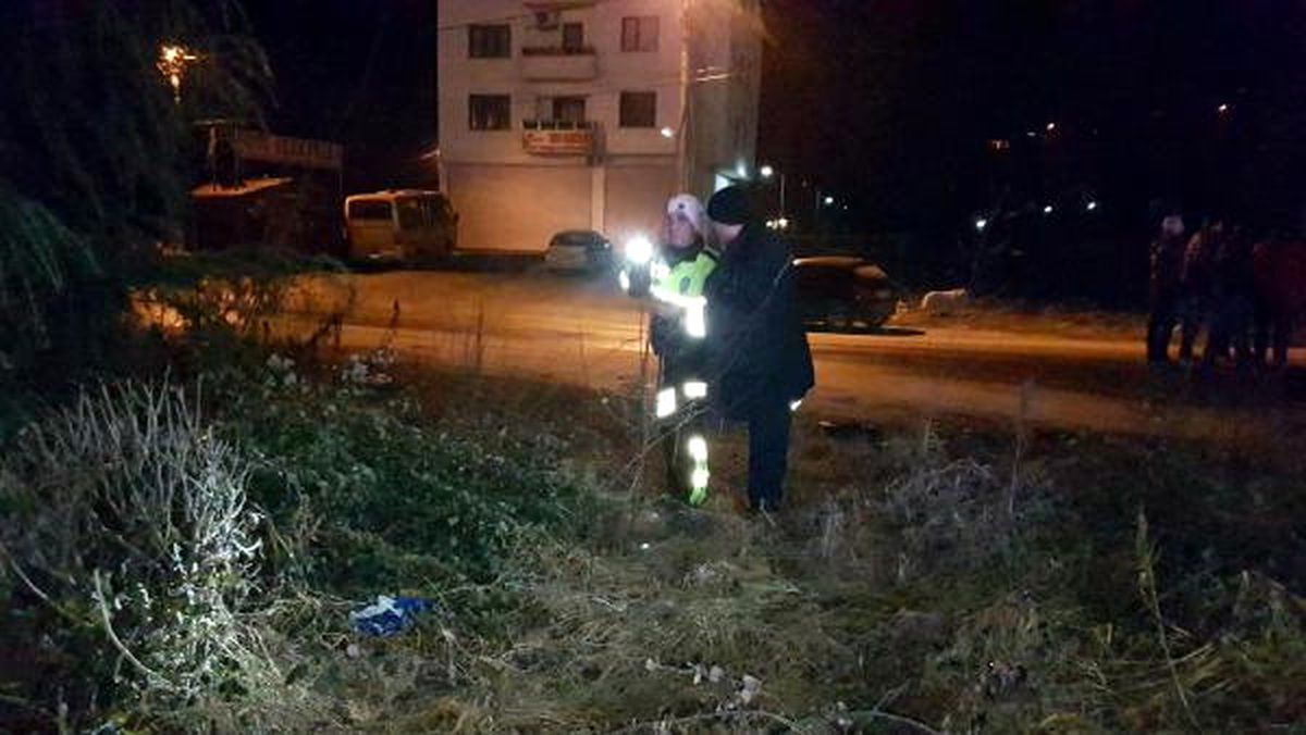 Sakarya'da Aydınlatma Direğine Çarpan Sürücü Olay Yerinden Kaçtı